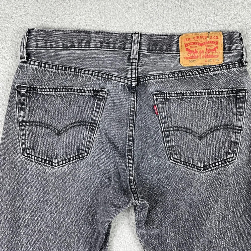 Levis 501 Original Fit Jeans Mens 32x32 (Fits 32x30) Black Fade Straight Stretch
